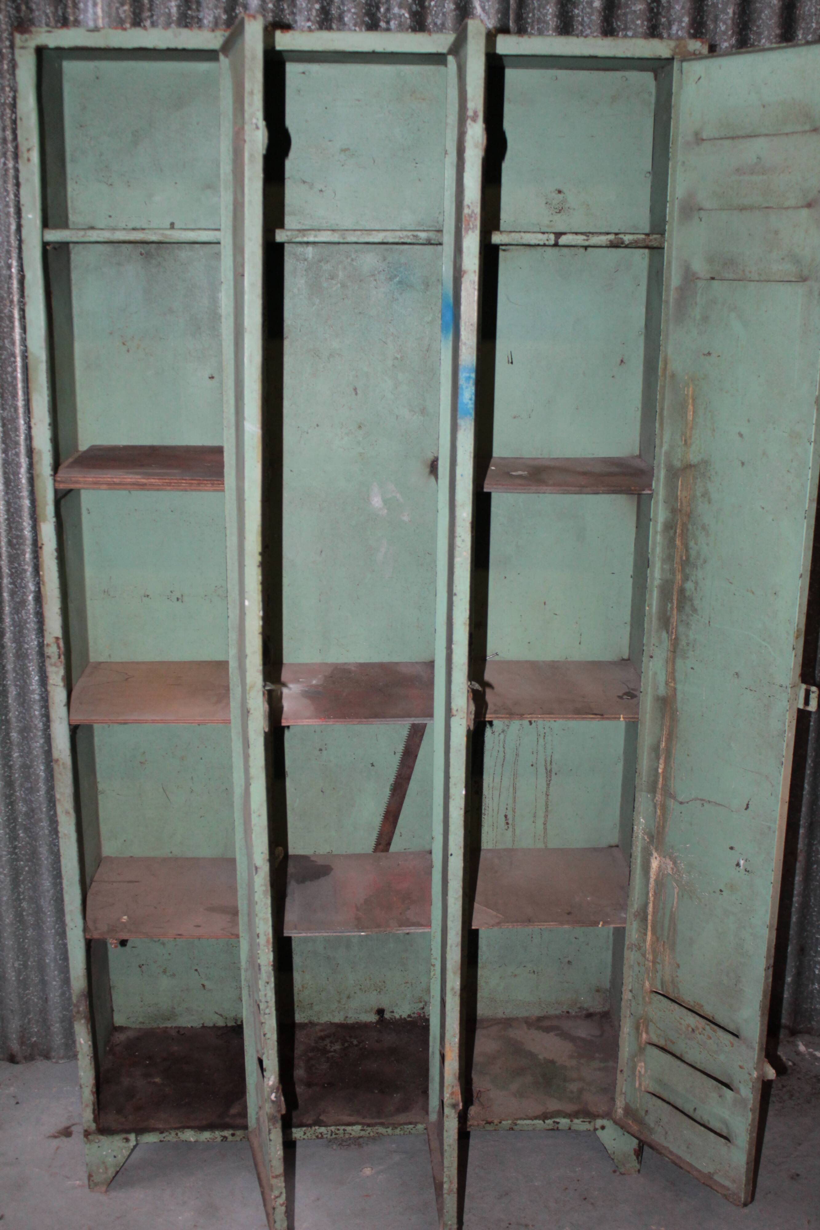 Metal cabinet, 3 door lockers
