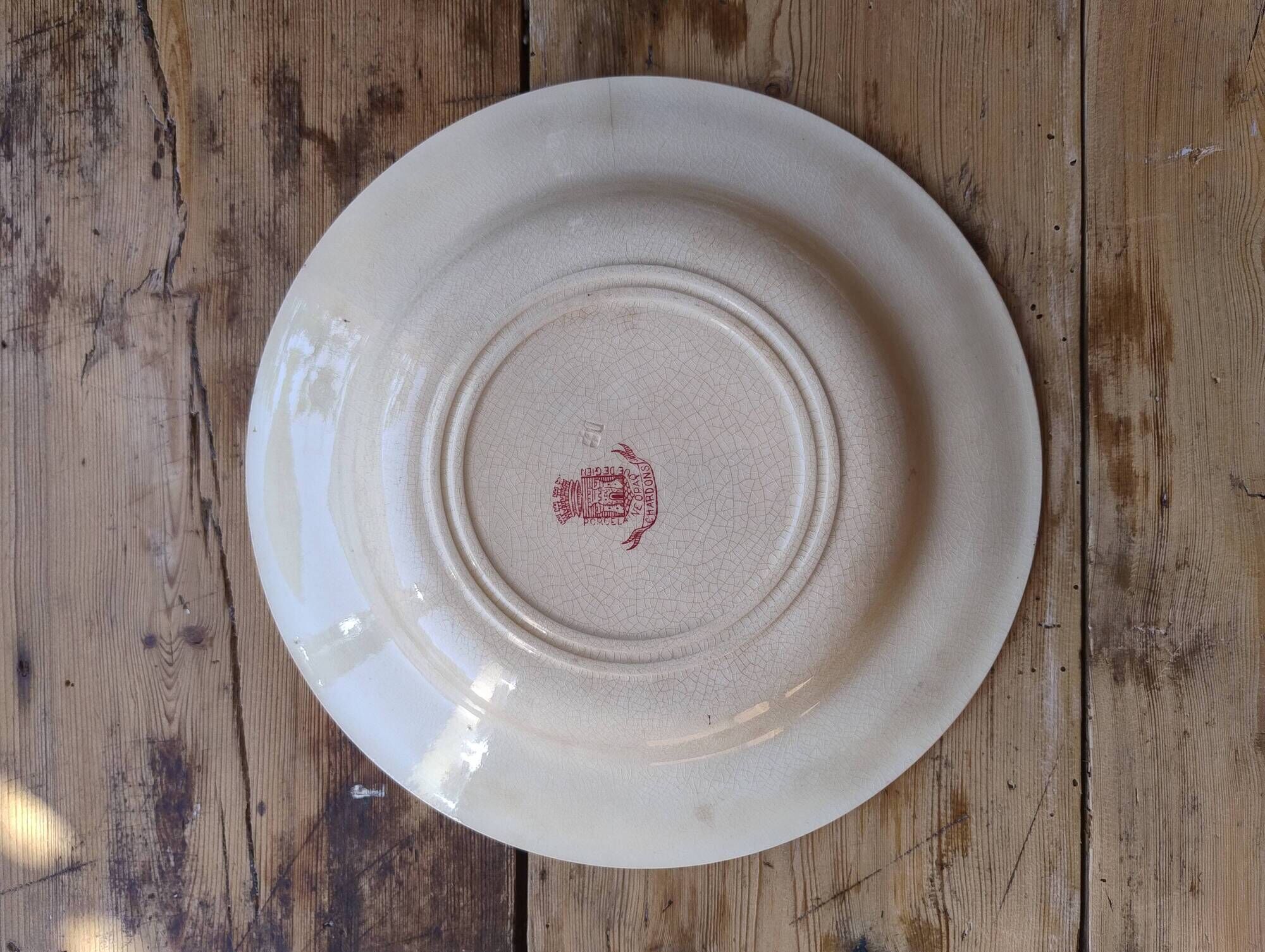 Elegant antique hollow plate in Gien faience, Thistle decoration, late 19th century.
