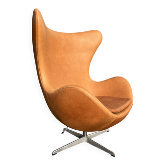 Original Fritz Hansen Egg chair from 1983 in perfect condition, new!! Rustic Cognac Camel Leather