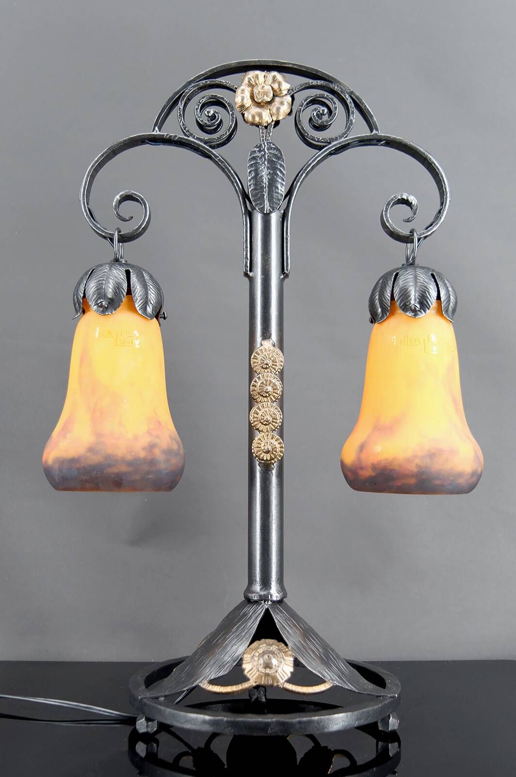 Lampe bicéphale Art Déco, fer forgé à double patine– Muller Frères, c. 1920