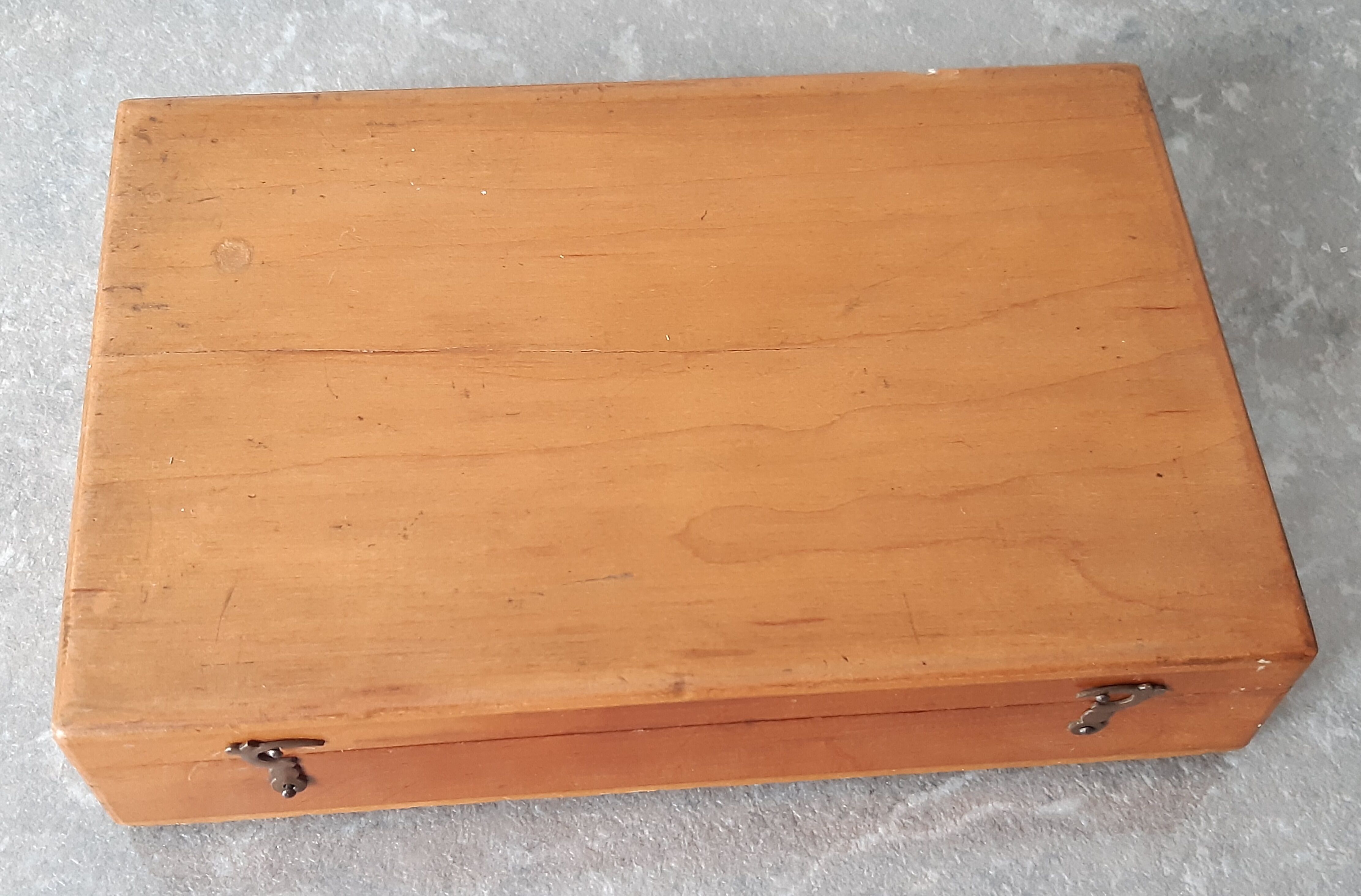 Wooden box containing 30 antique thimbles