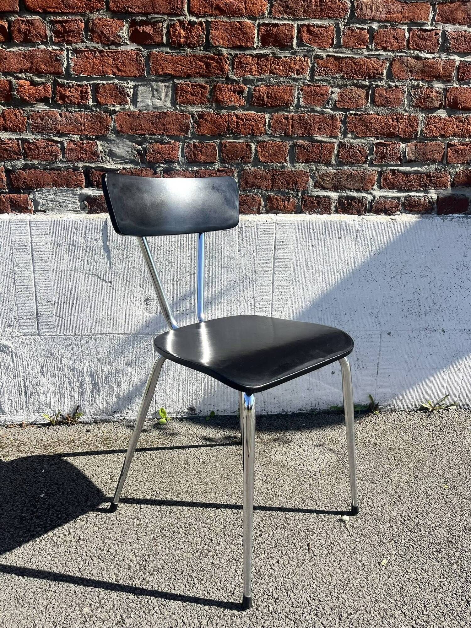 Lot 4 chaises vintage skaï noir et métal chromé