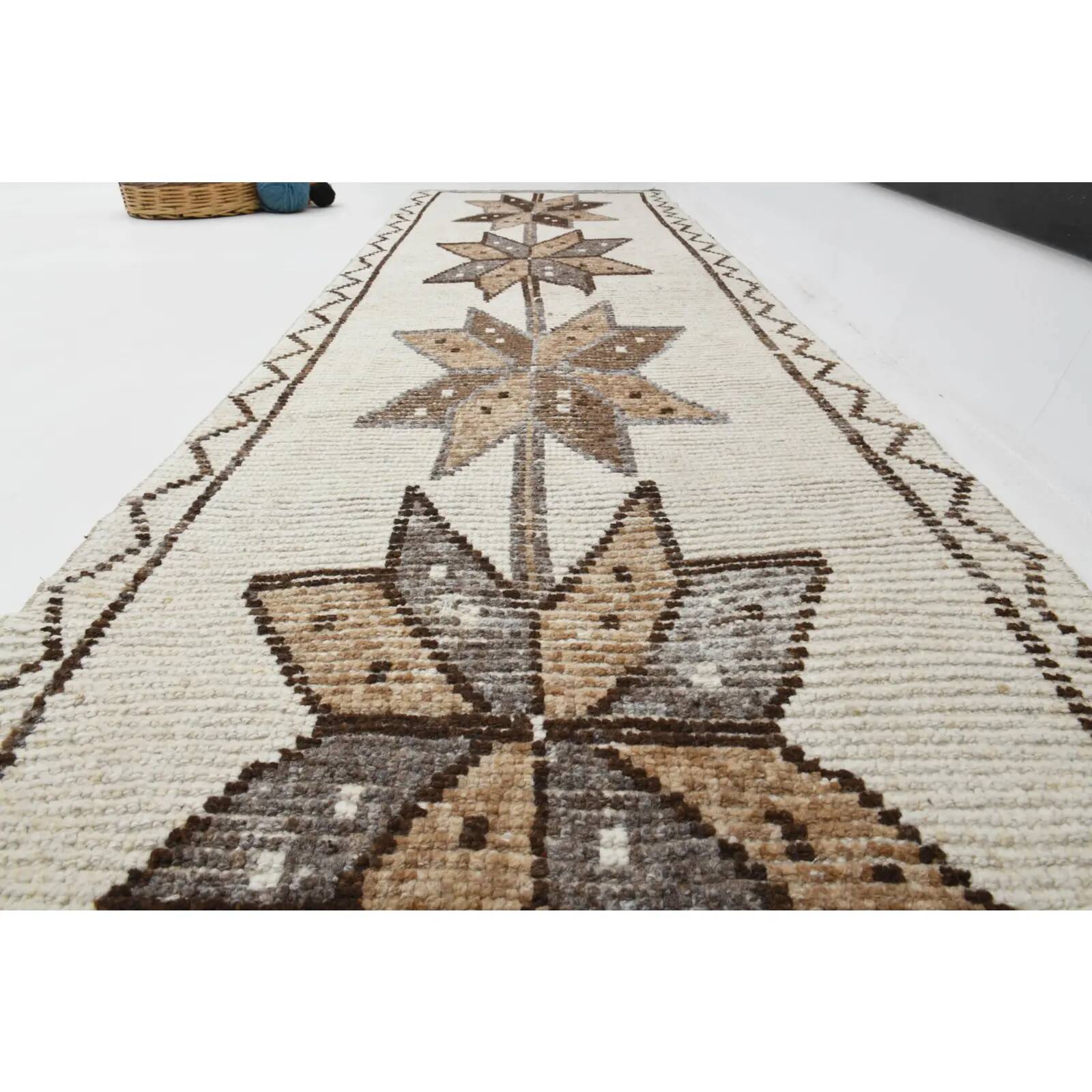 1970s vintage Turkish Oushak handmade wool cotton white runner rug 98x320