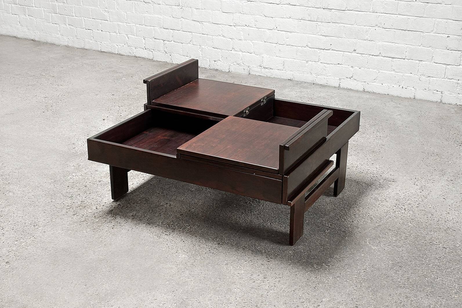 Table basse carrée en noyer avec rangement par Giovanni Michelucci, Italie 1960