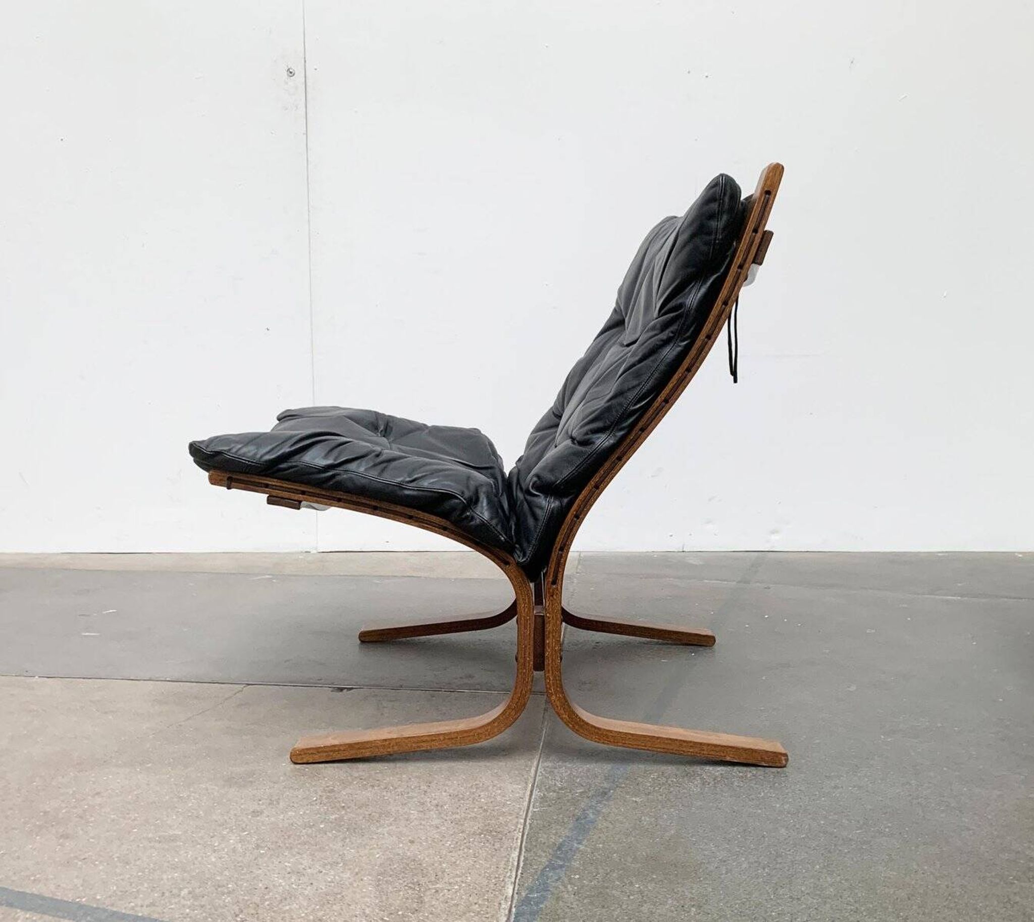 Set of 3 Norwegian Mi-Century Style Siesta Lounge Chairs and Glass Side Table by Ingmar Relling for Westnofa