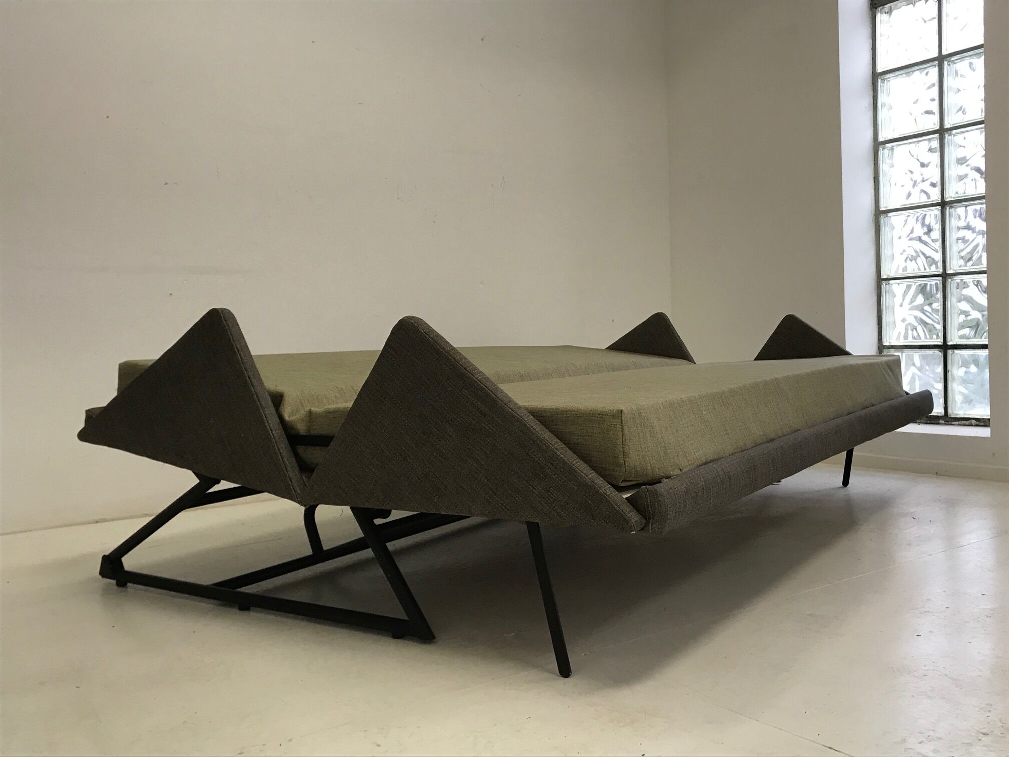 Louis Paolozzi's convertible sofa for ZOL, 1950