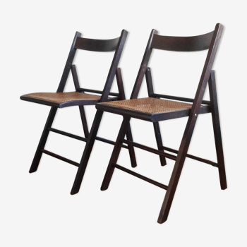 Pair of folding chairs canned