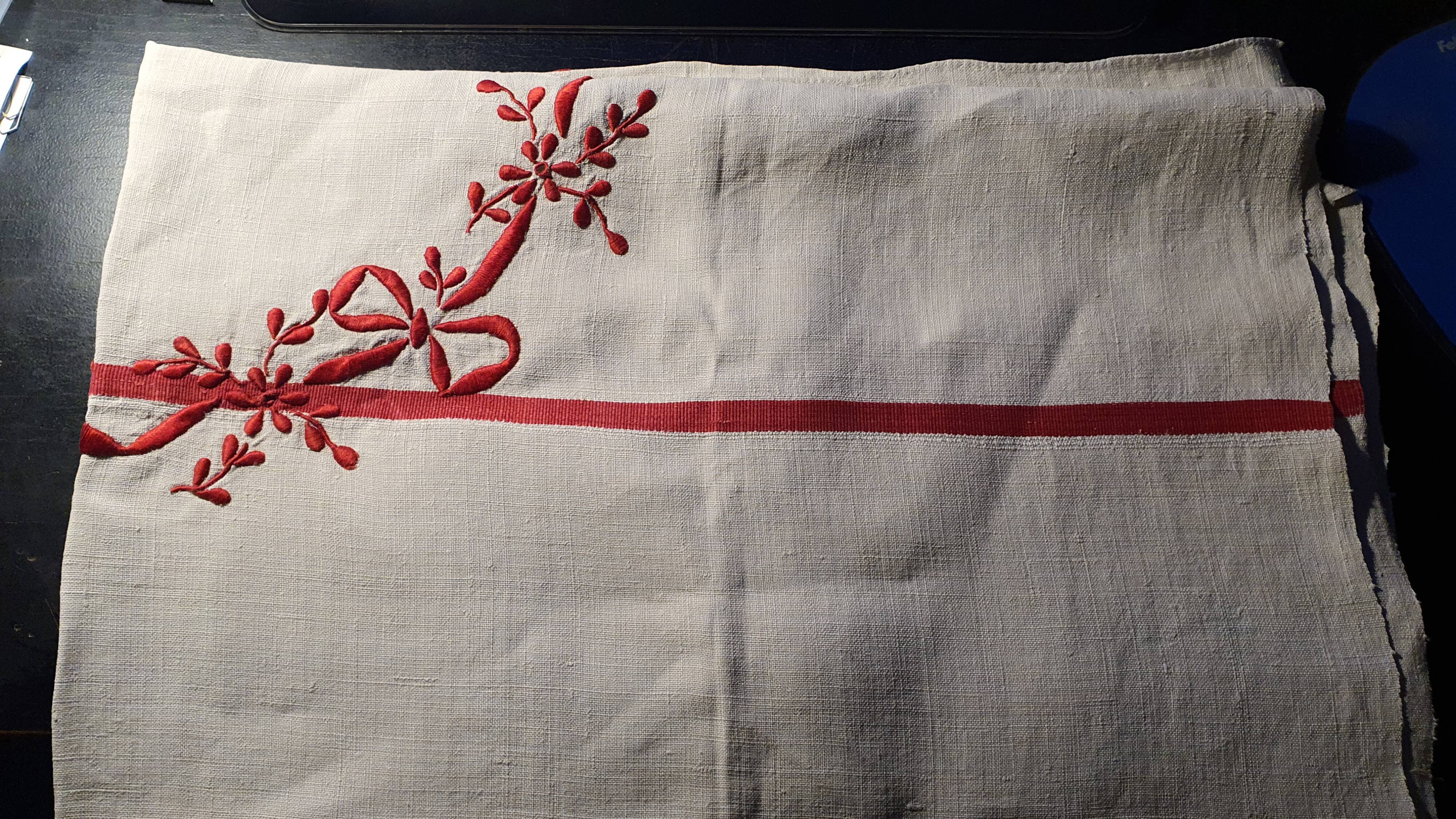 Antique tablecloth embroidered in kelsch