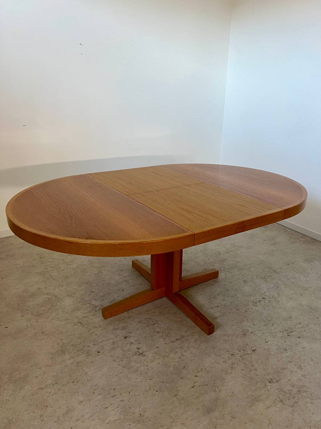 Vintage 70s Scandinavian design oak extendable table