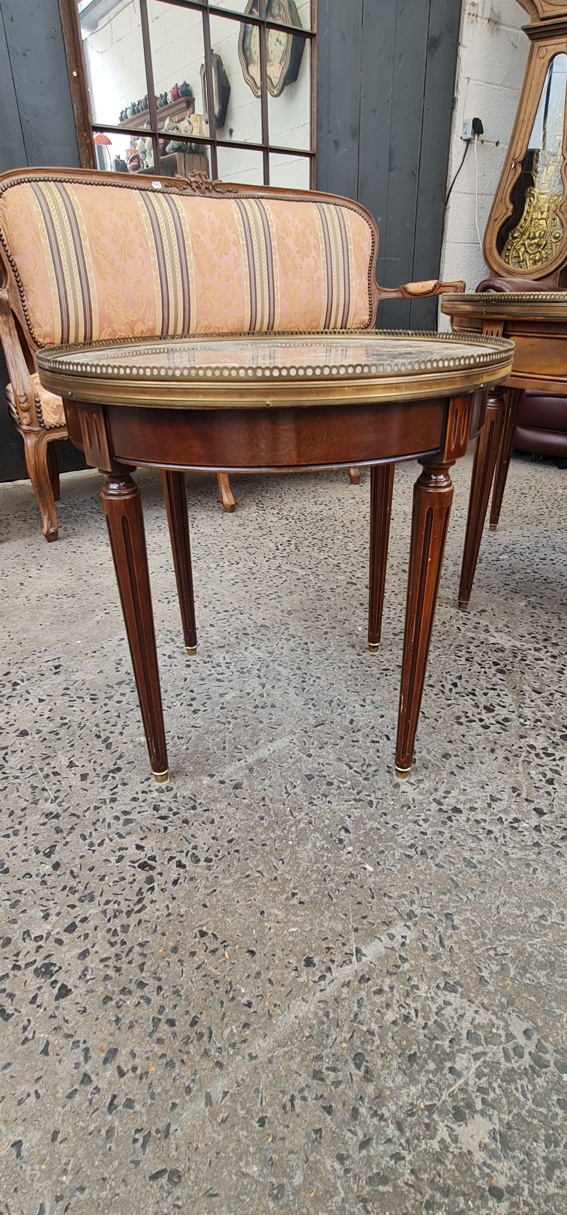 Small table hot water bottle louis XVI style