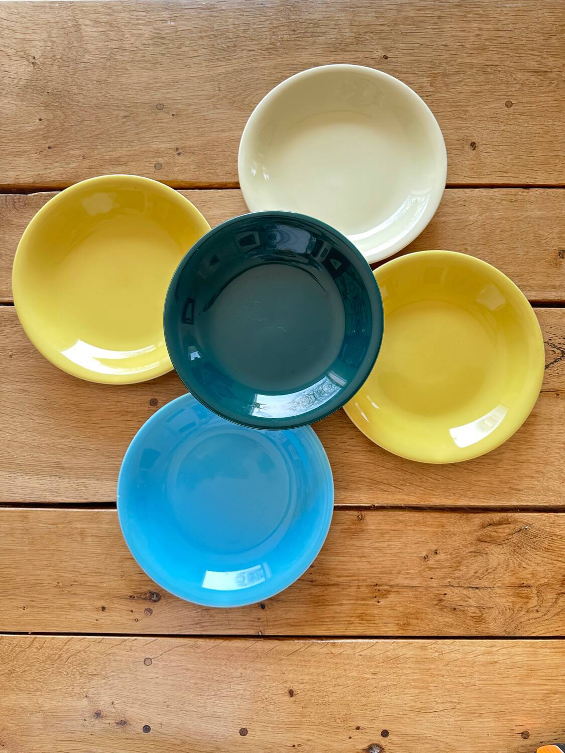 Assiettes salins colorés