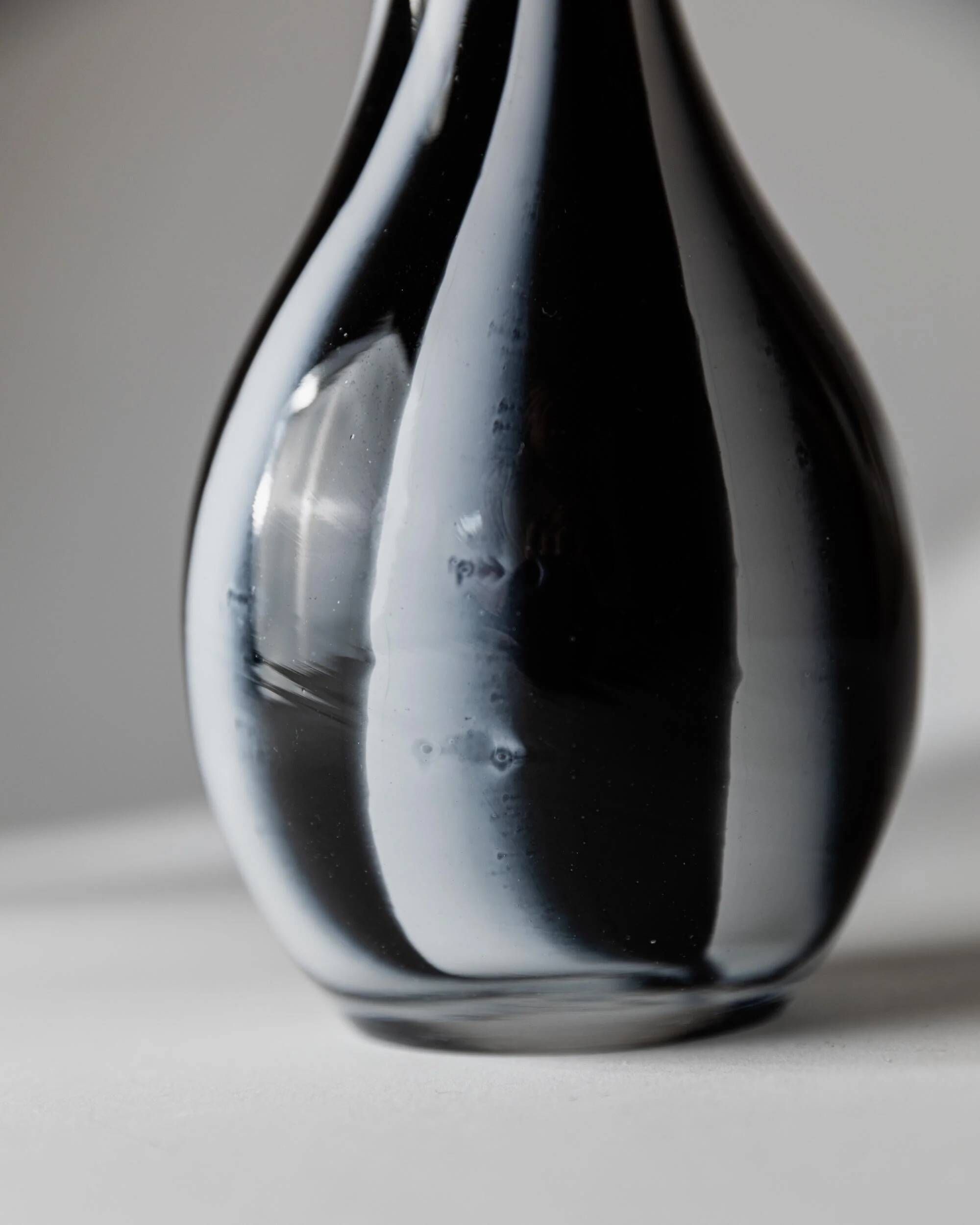 Vintage Murano glass vase from the 1980s, black and white swirl pattern, thick Italian art glass.