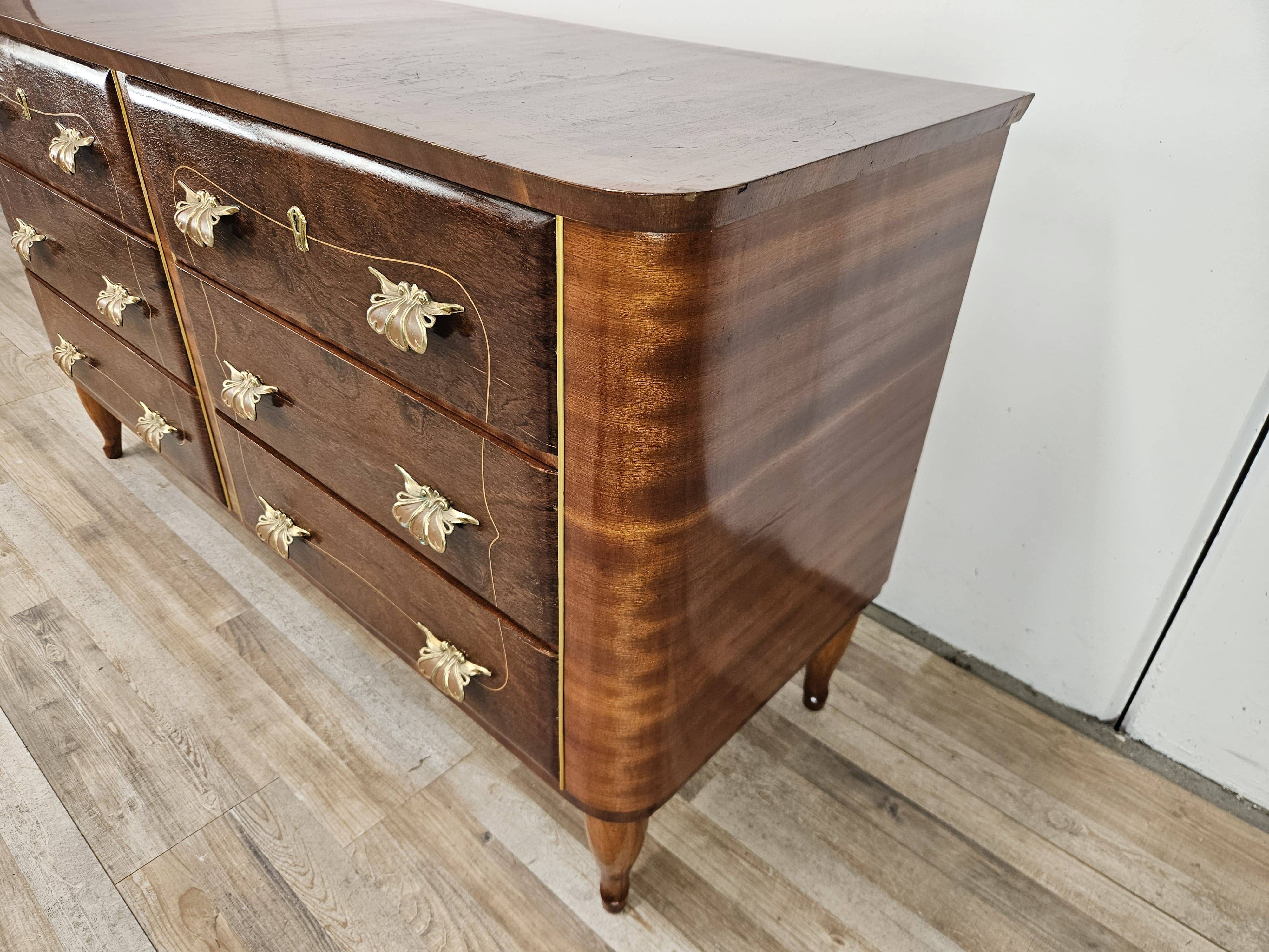 1950s Art Decò walnut burl and brass chest of drawers