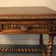 Bureau en bois sculpté