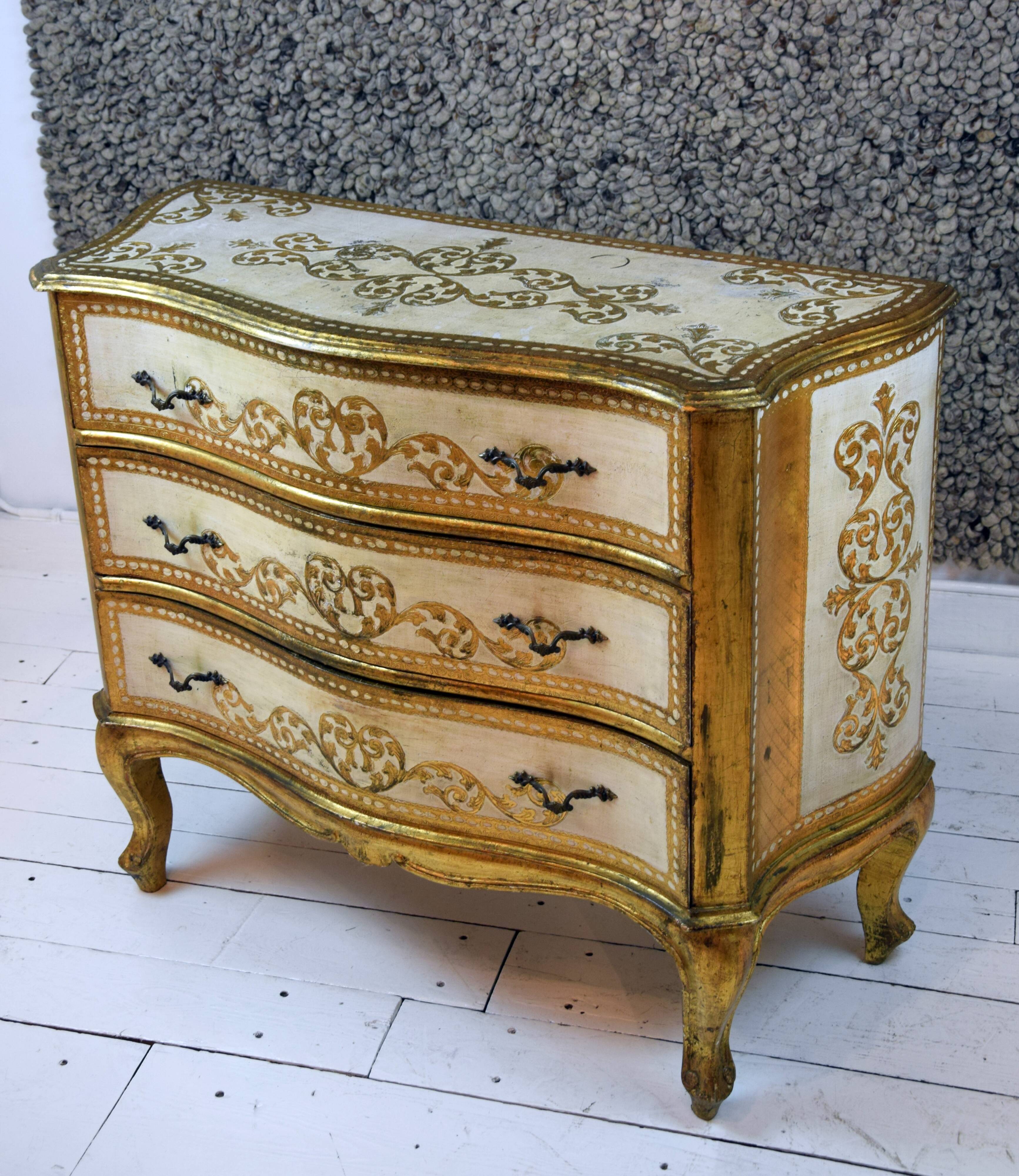 Italian chest of drawers