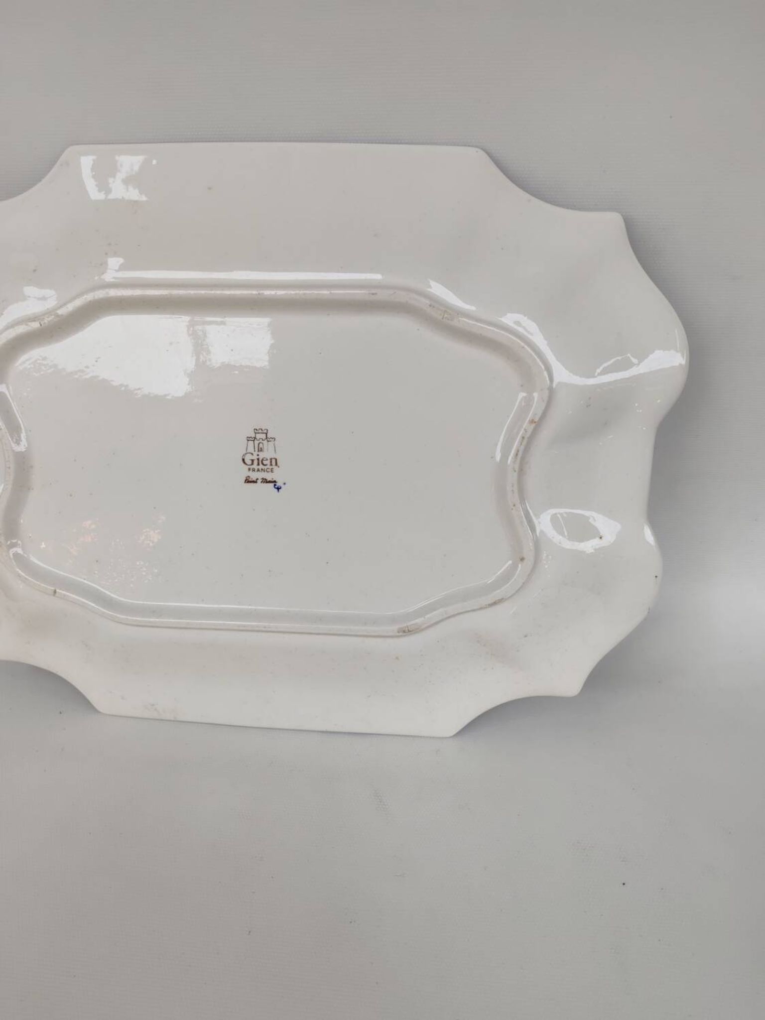 Very large soup tureen and its plate in Gien earthenware. 20th century.