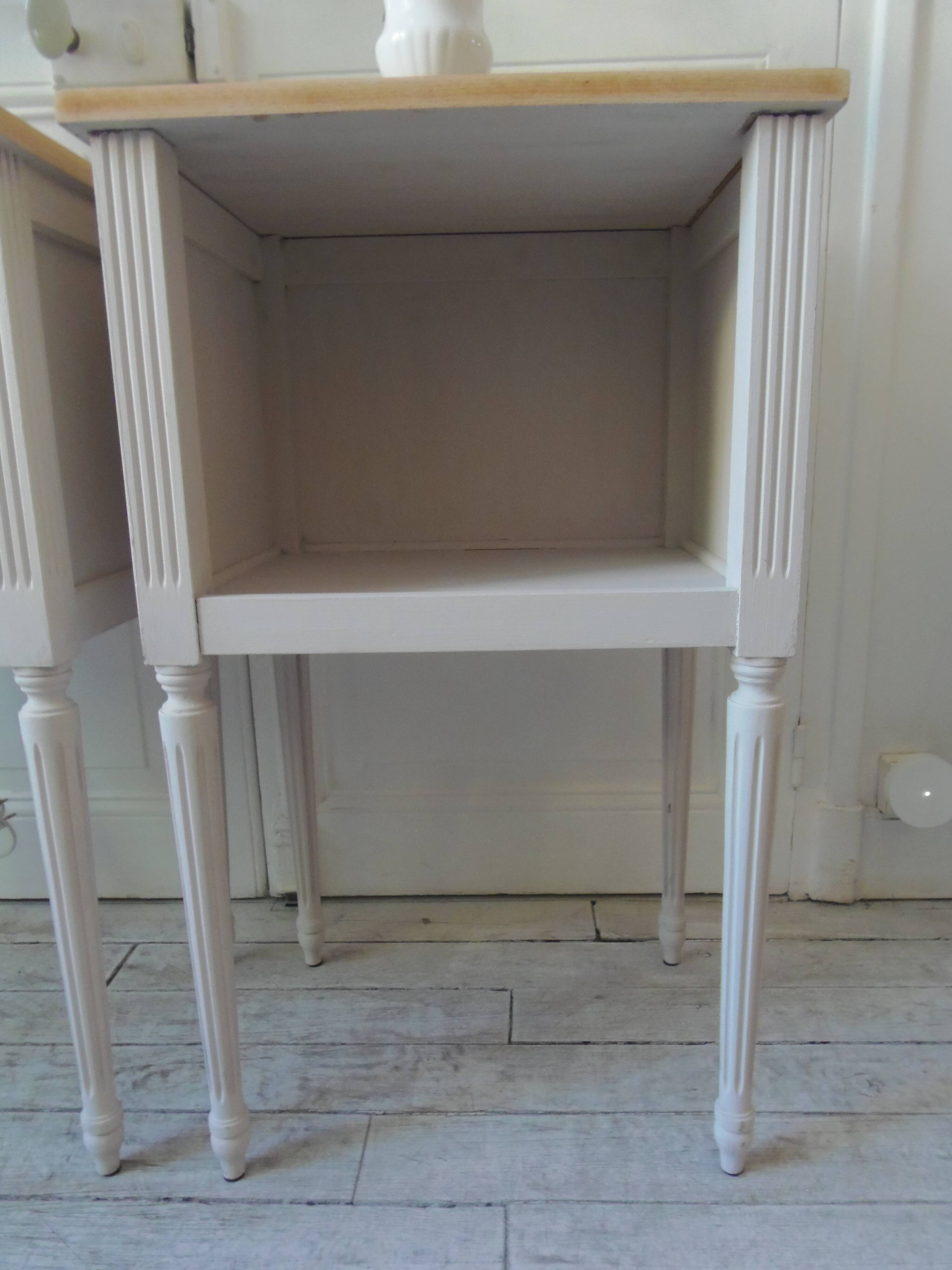Pair of bedside tables, end tables re-enchanted in pearl gray, wooden top.