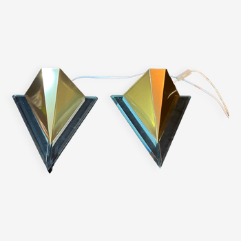 Pair of postmodern triangular sconces, gold metal and lucite, fin XX by Massive