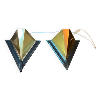 Pair of postmodern triangular sconces, gold metal and lucite, fin XX by Massive