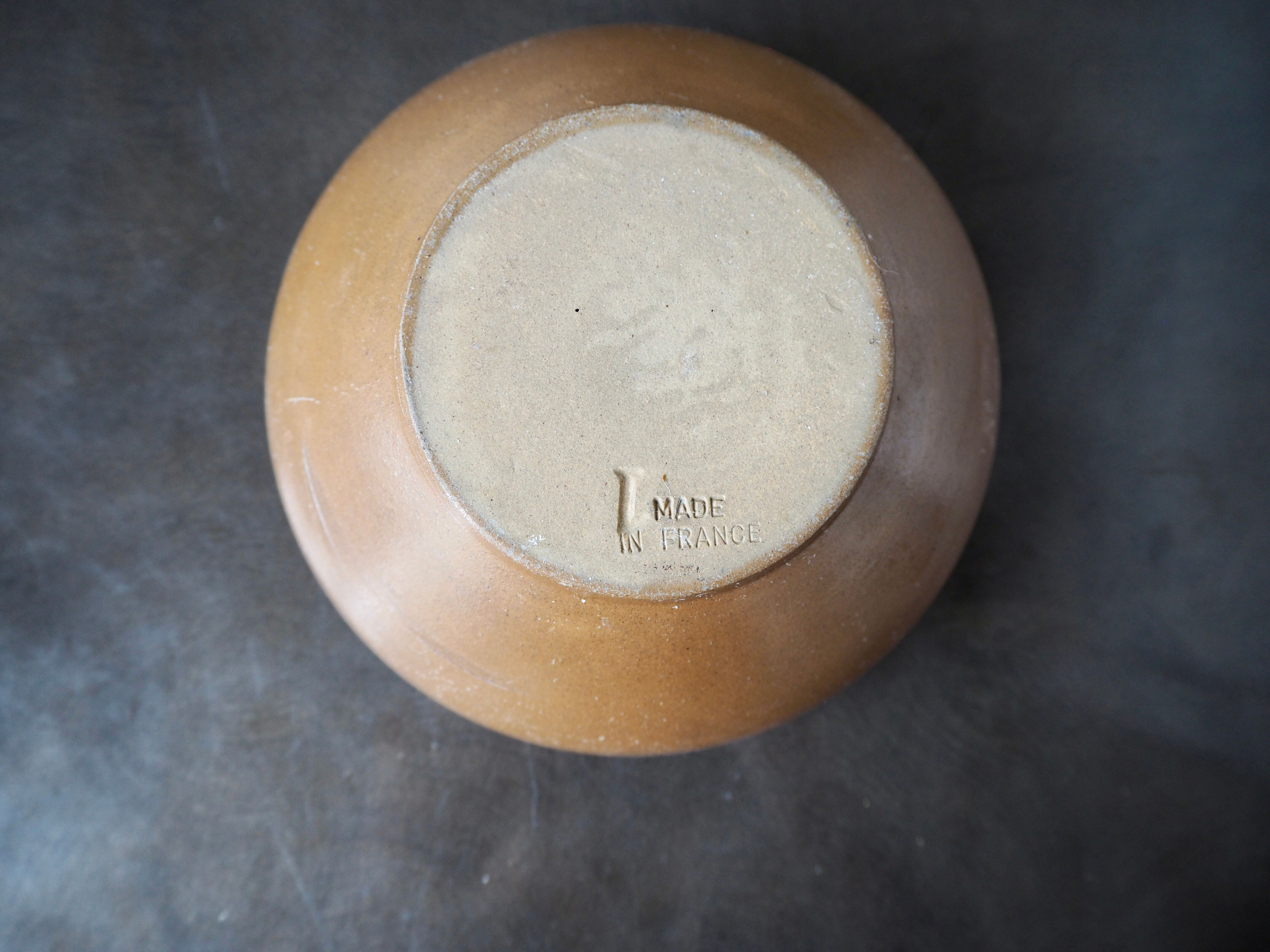 Pair of matte sandstone bowls