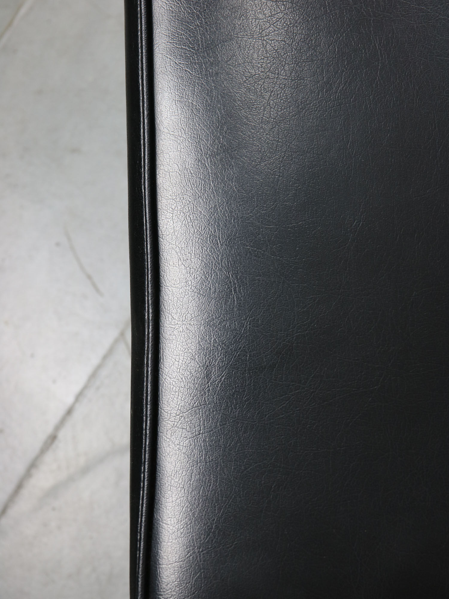 Fauteuil lounge vintage noir Bauhaus, années 70