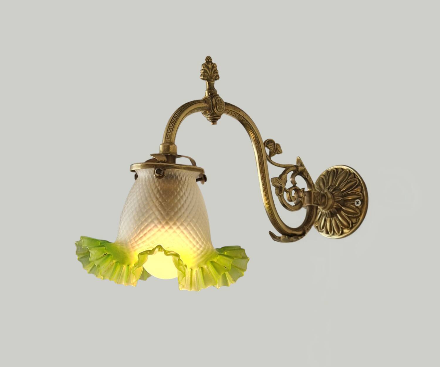 Louis XVI style wall sconce - Chiseled bronze and opaline glass