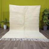 Simple Moroccan rug in natural wool, 250cm x 150cm