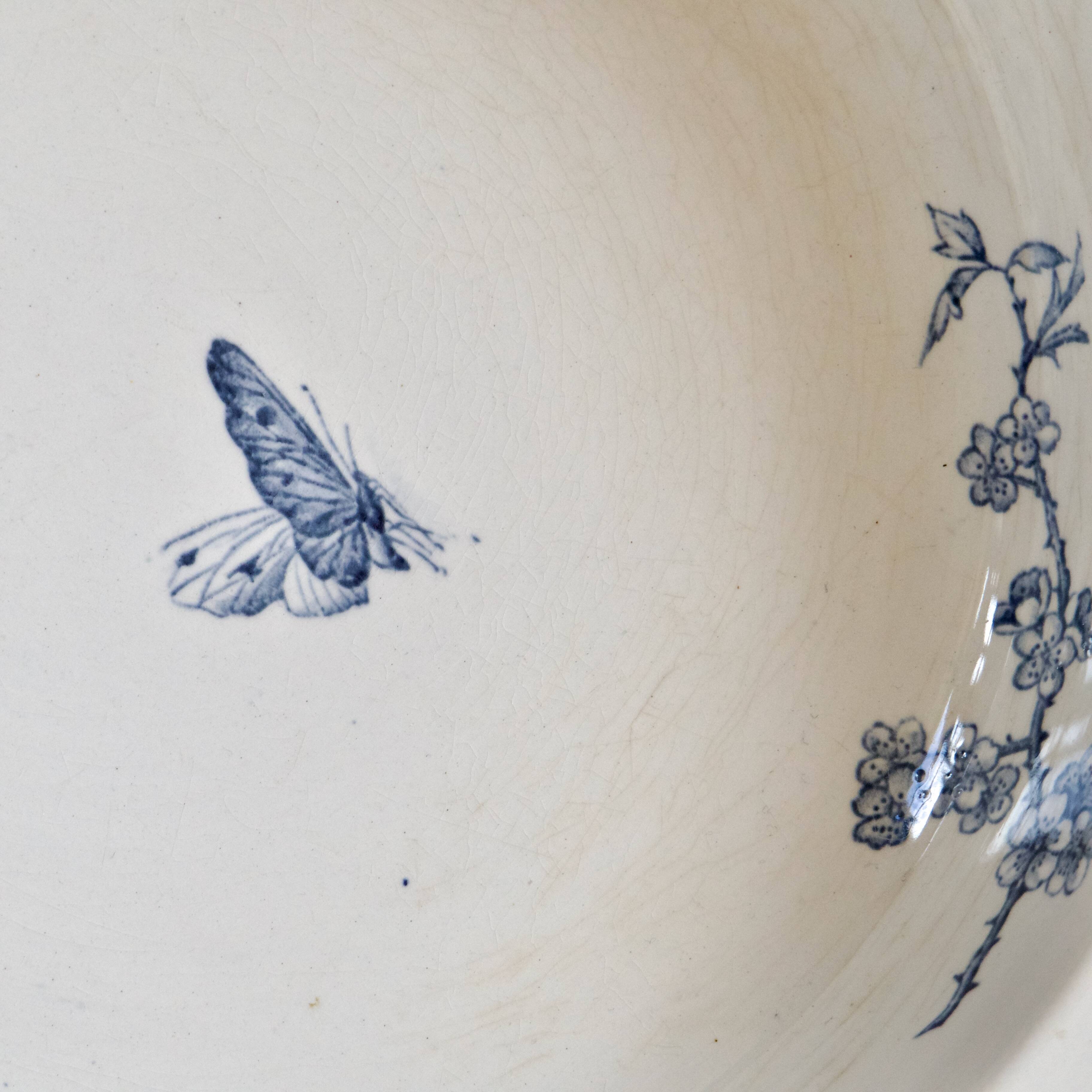 Plat creux en terre de fer Sarreguemines "Carmen", XIXe s.