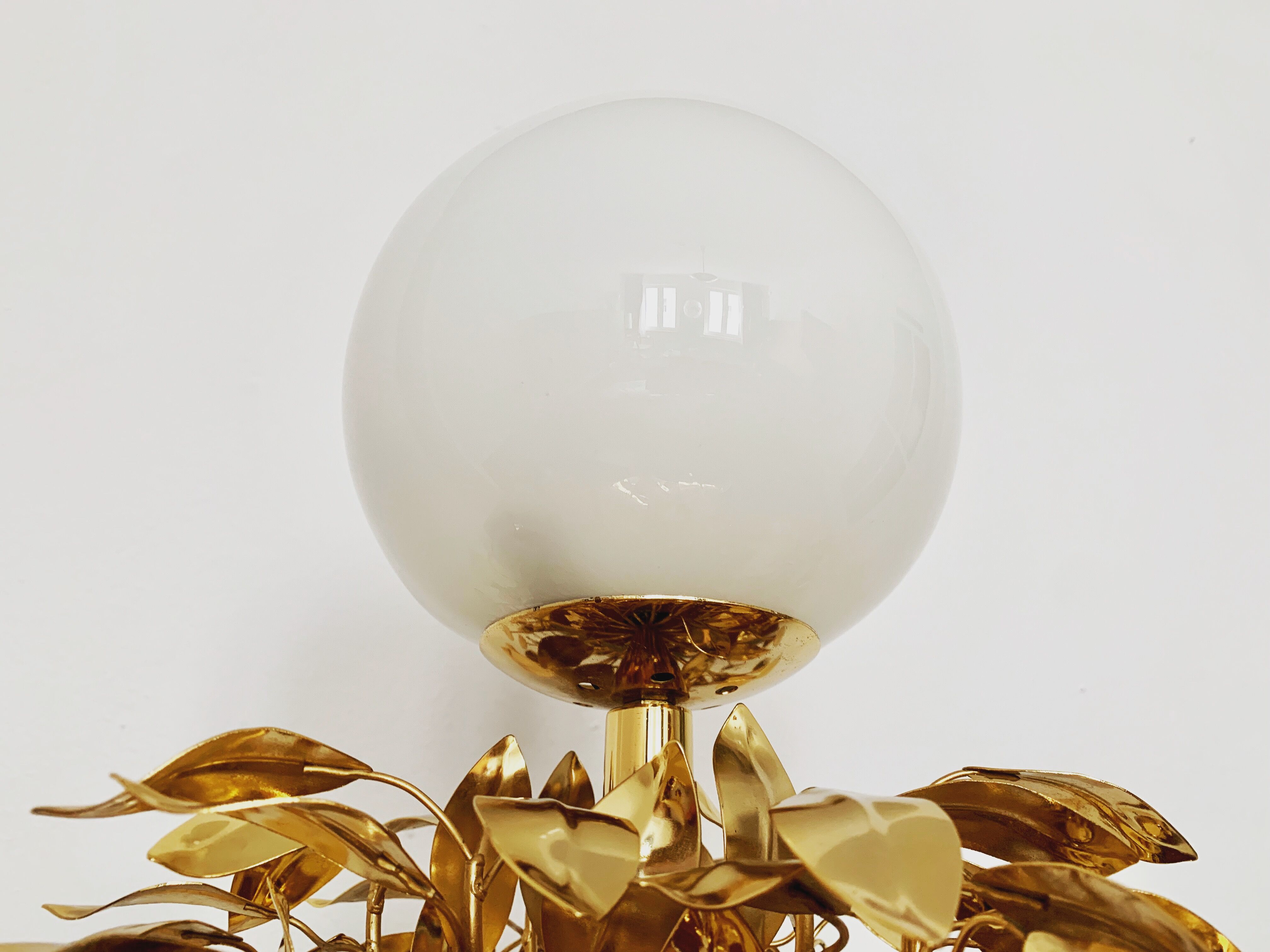 Gilded  italian Hollywood Regency bay leaf table lamp by Sergio Terzani