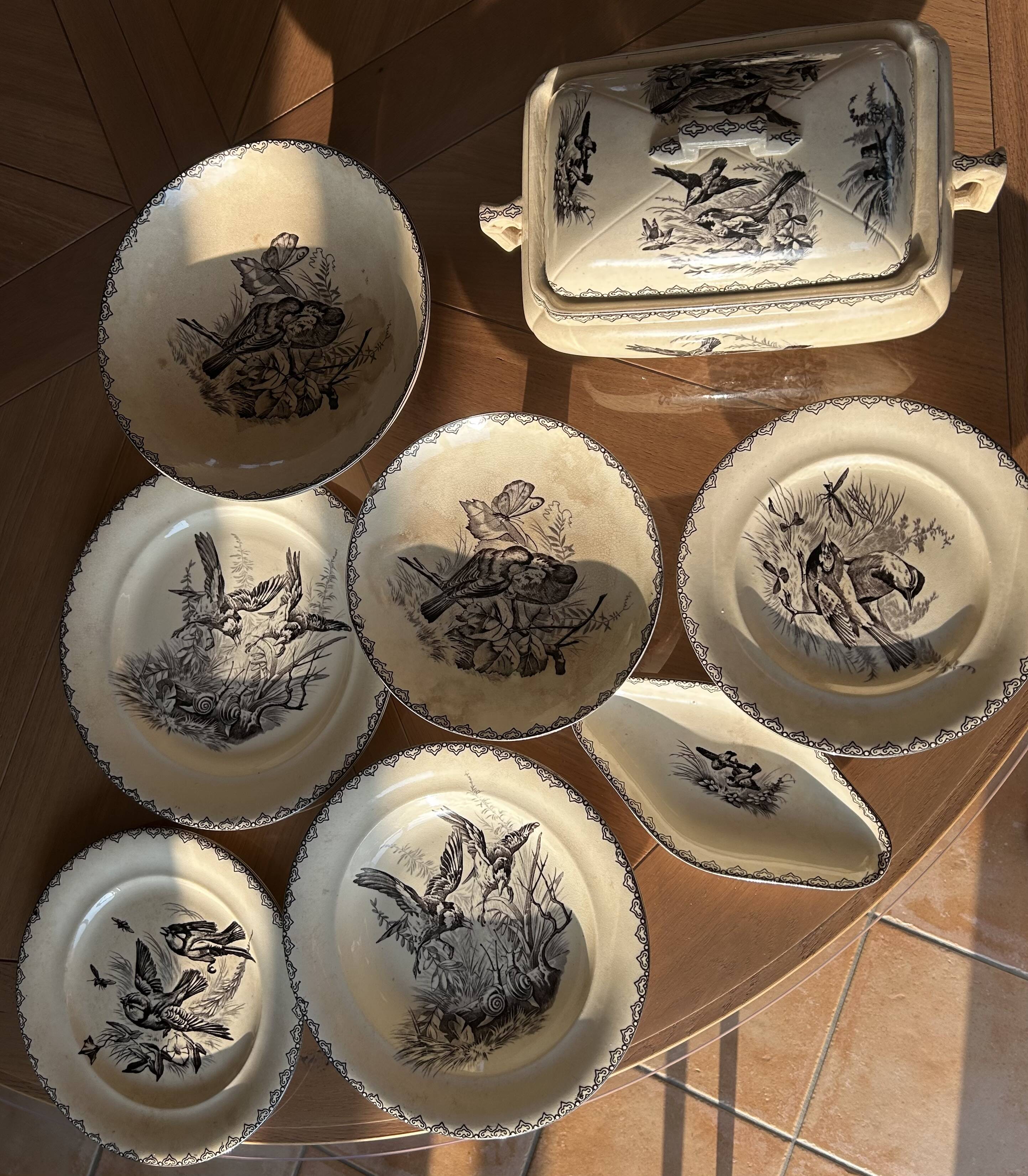 Clairefontaine tableware service, earthenware with bird decoration.