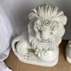 Paire de lions en marbres blancs