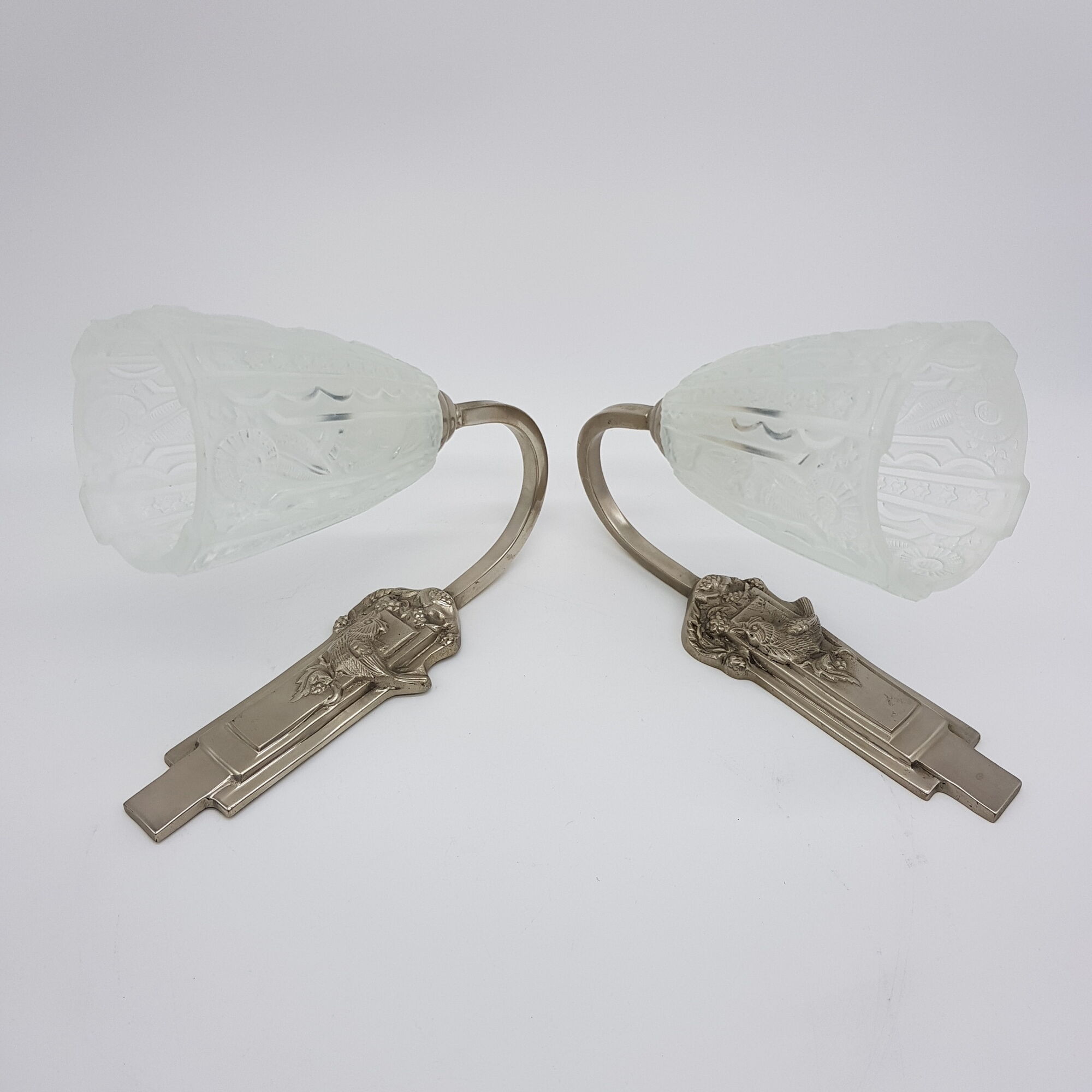 Pair of Art Deco style wall light of pressed glass