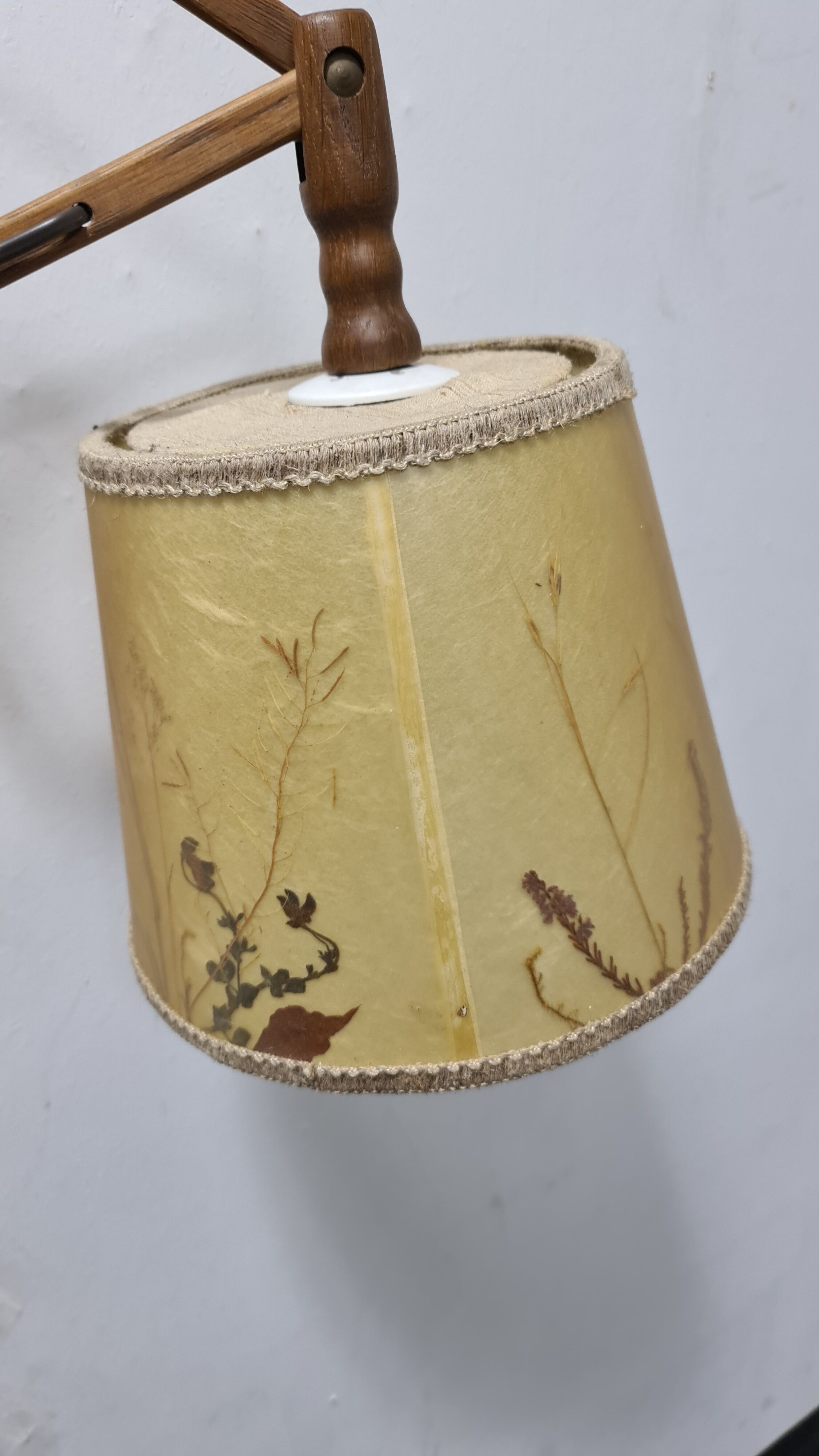 Vintage scissor lamp