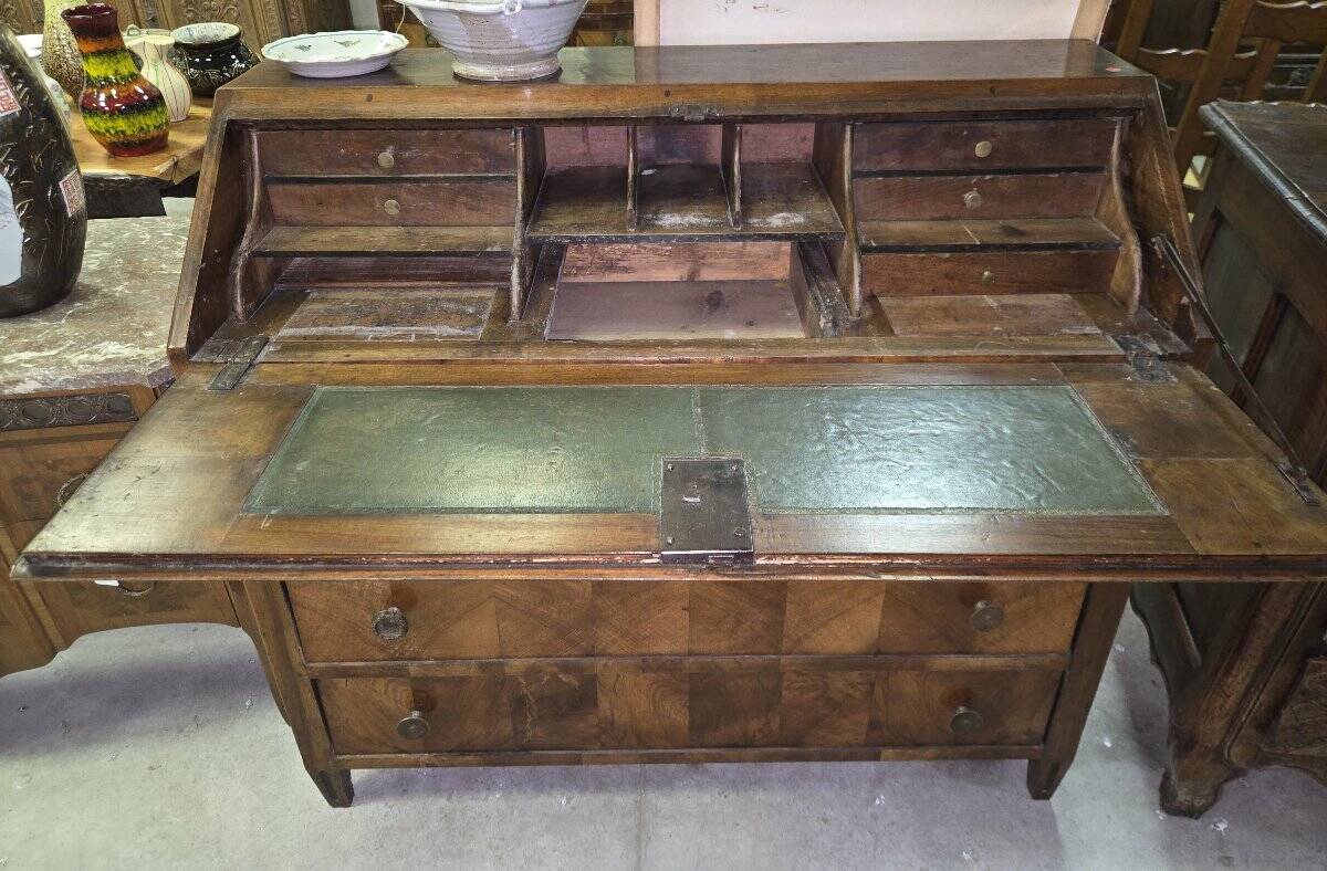 Writing desk from the Louis XVI period in walnut.