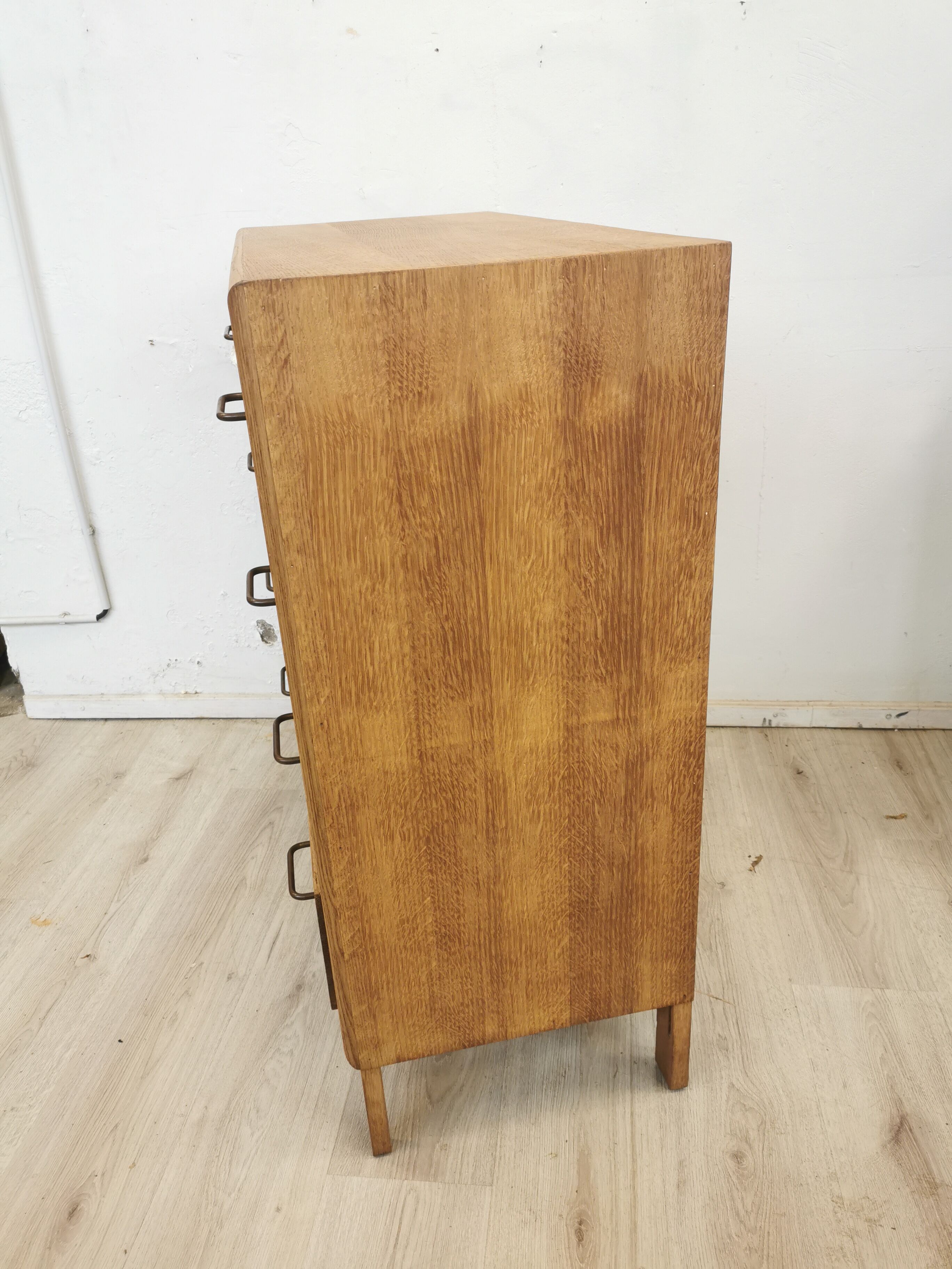 Chest of drawer compass feet