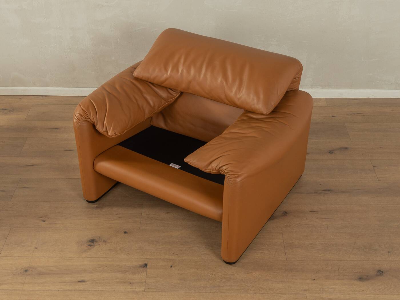 675 Maralunga armchair with ottoman by Vico Magistretti for Cassina, 1970s, original cognac brown leather