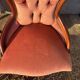 Paire de chauffeuses & pouf Louis-Philippe velours rose, XIXe