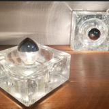 Deux appliques en verre coulé