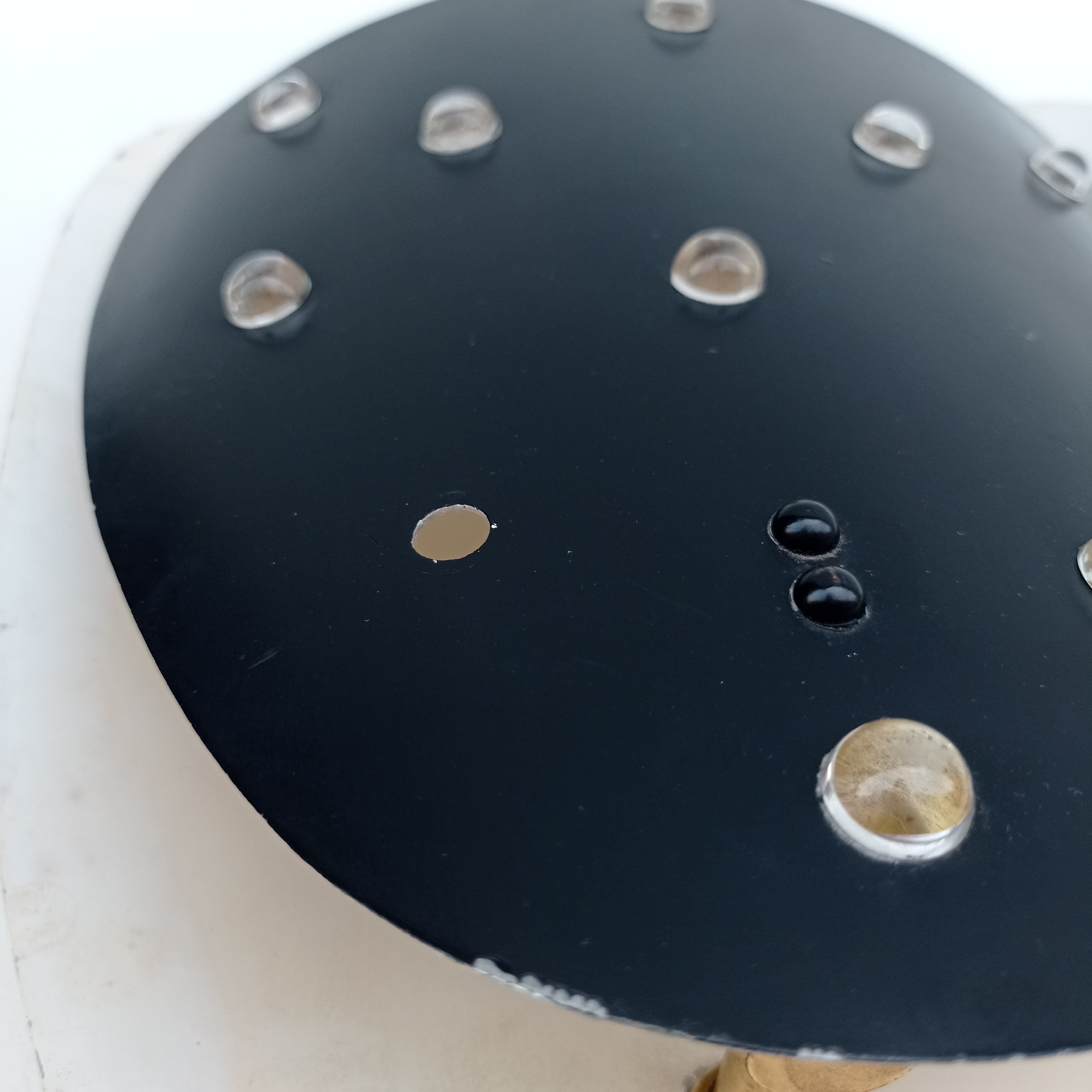 Applique murale décorative en métal des années 1950