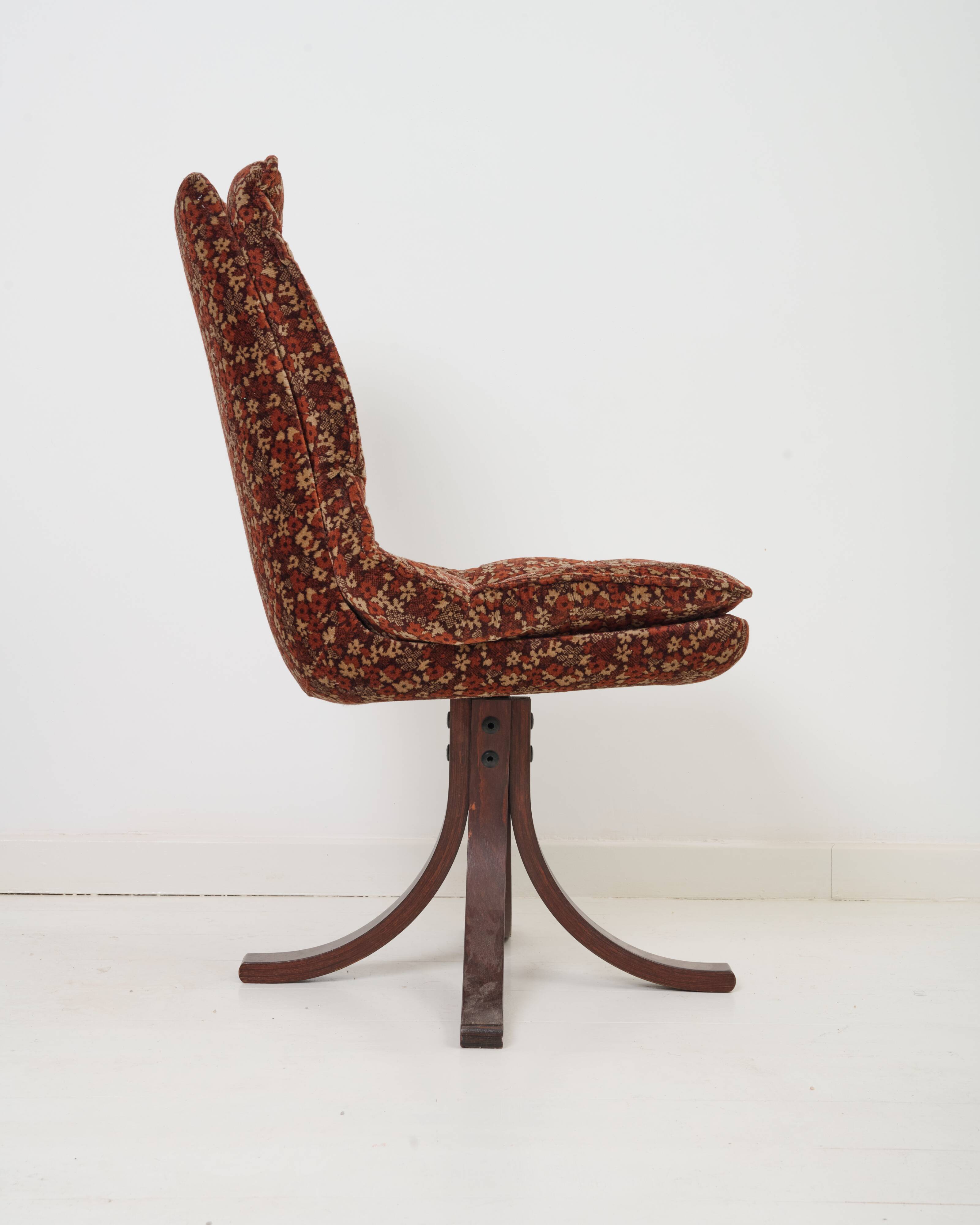 4 chaises en velours marron, 1970
