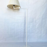 Standing lamppost