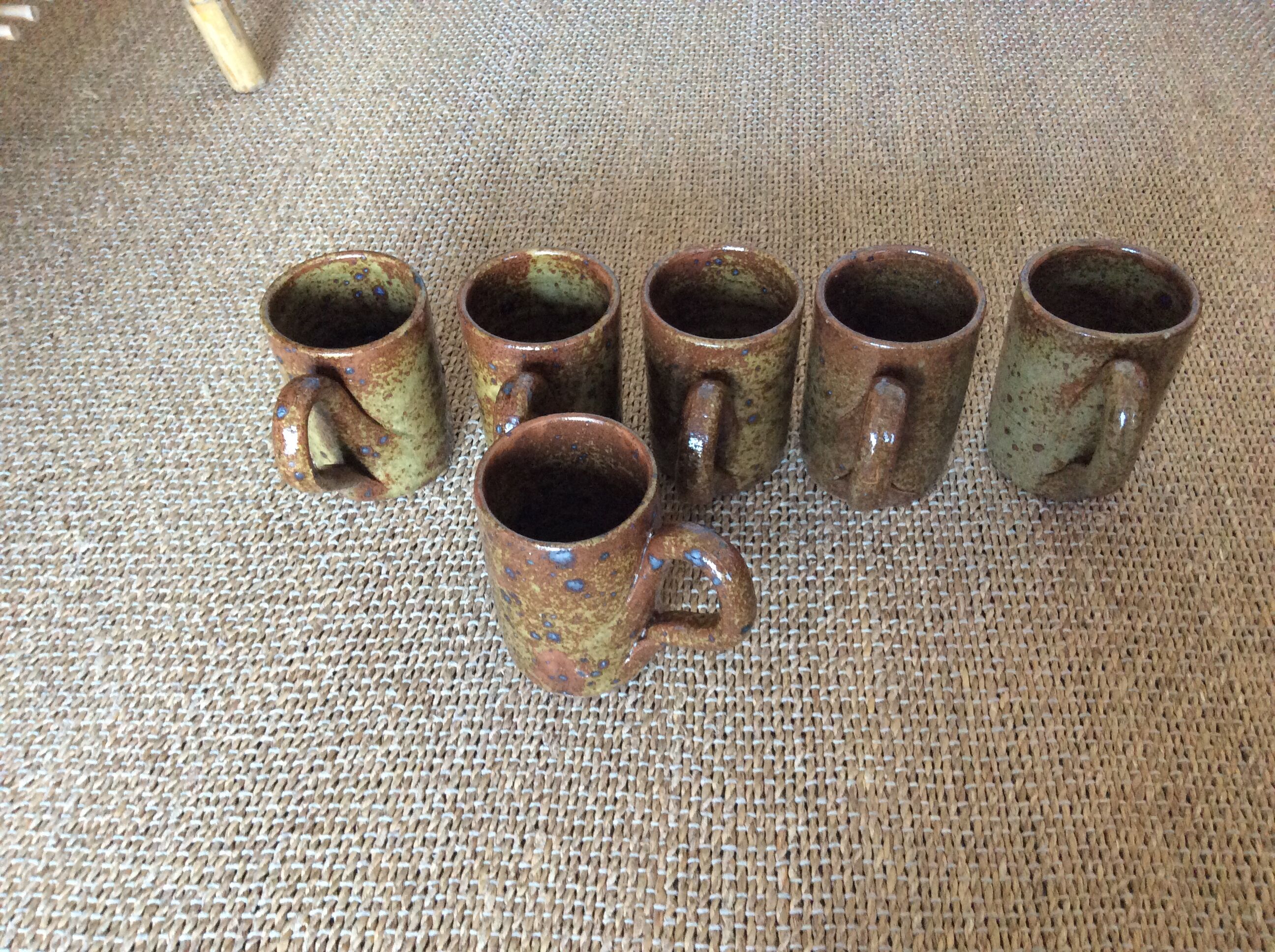 6 stoneware mugs