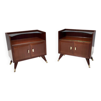 Paire de tables de chevet en noyer et cristal