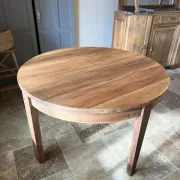 Extendable round table from the 1970s