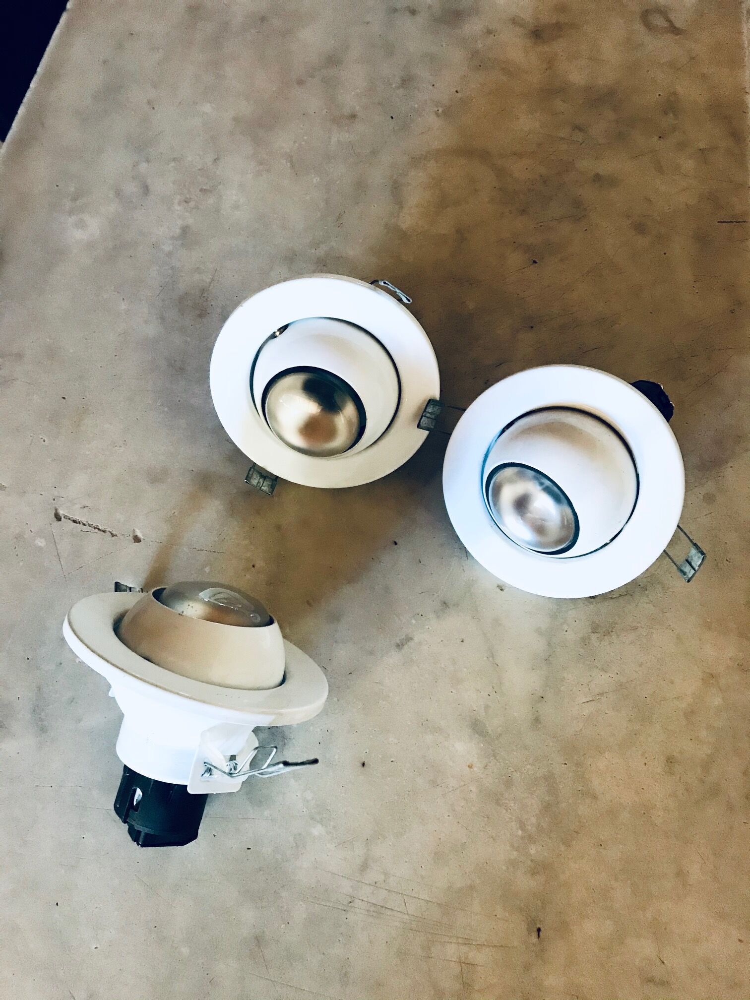 Lot of 3 white reclining spots