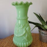 Vase en opaline de foire verte