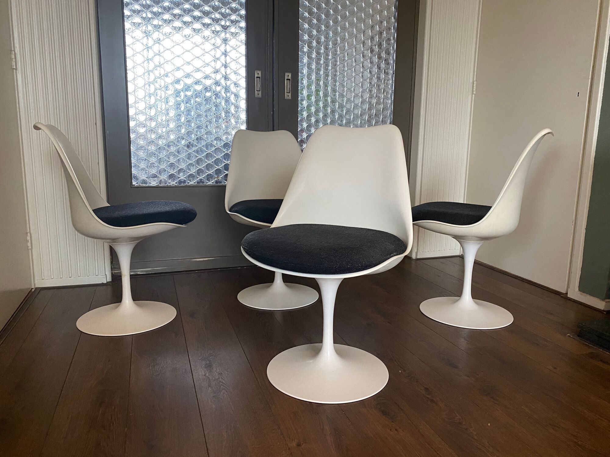 115 Tulip dining chairs by Eero Saarinen for Knoll Inc. / Knoll International