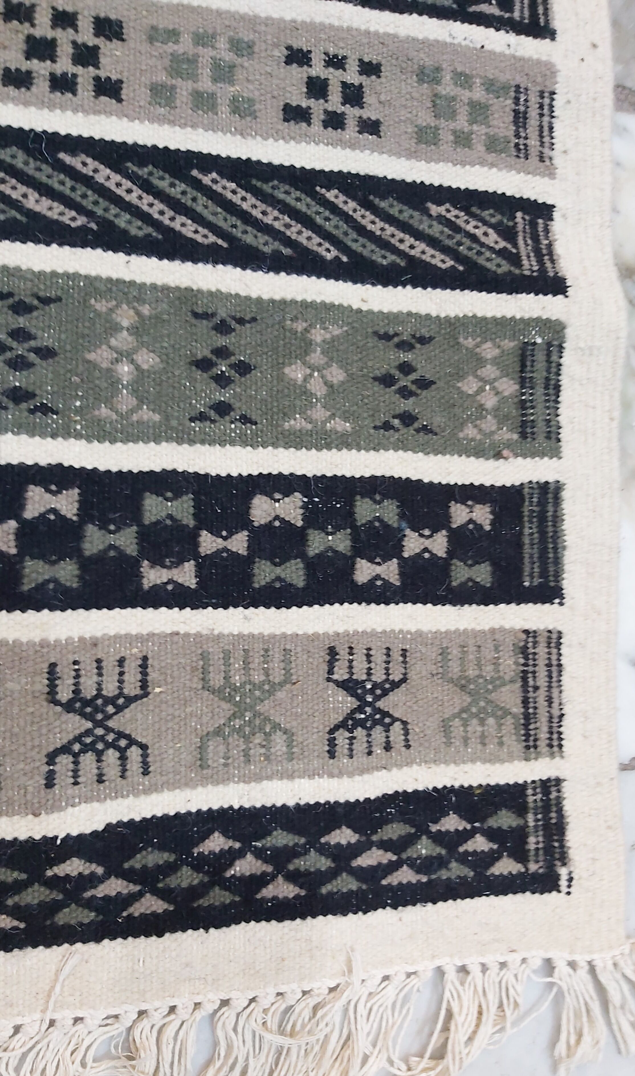 Traditional handmade grey and white black carpet 76x149cm