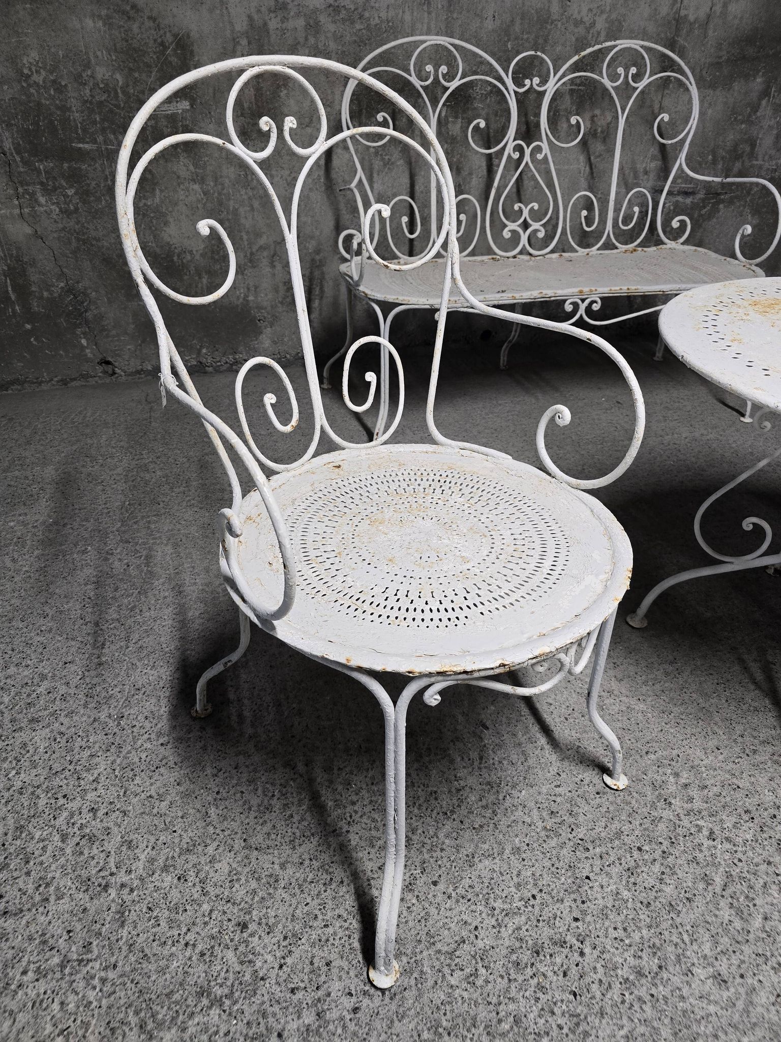 Salon de jardin ancien en fer forgé, début du XXe siècle