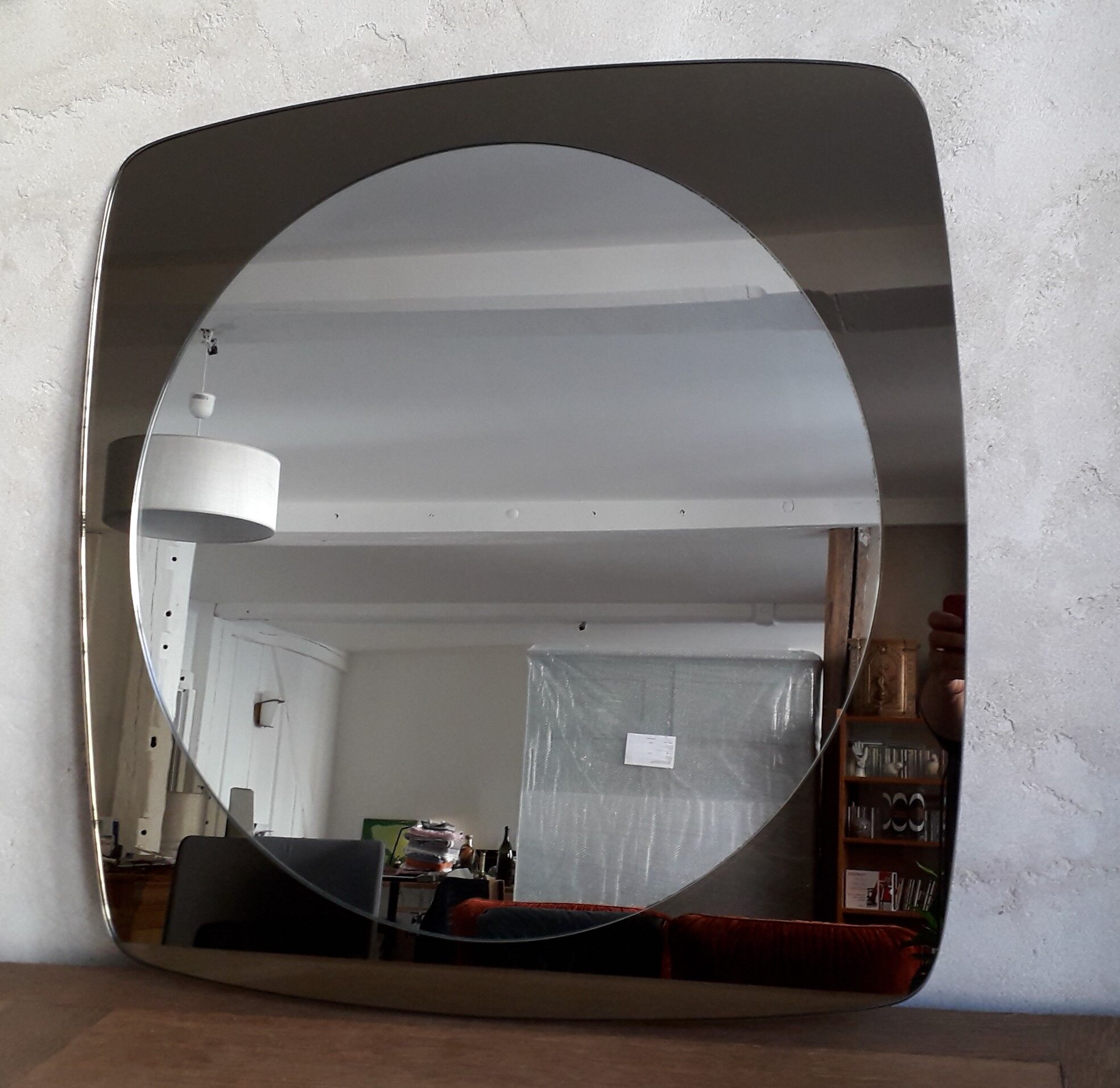 Two-tone mirror
